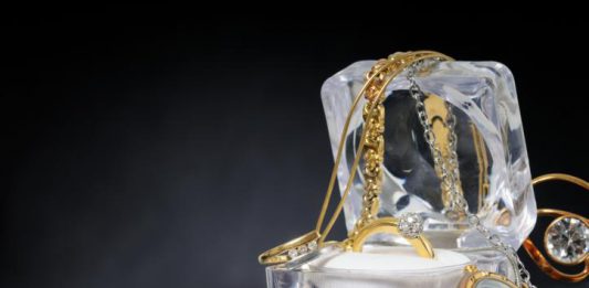 טבעת עם חריטה כמו יוליוס קיסר...